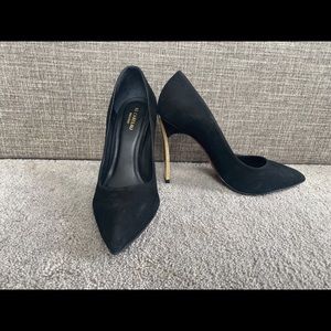 Le Chateau suede black pumps with gold heels